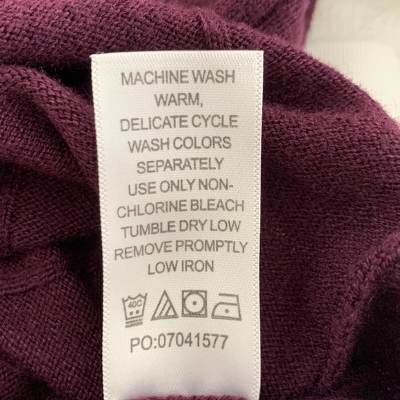 Romans Dark Purple Ribbed Tunic with Decorative Buttons. Size 22/24 (1X) - Picture 9 of 9